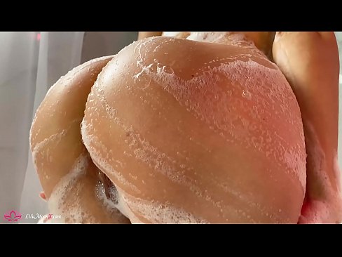 ❤️ Brunetka masturbuje kundičku s vibrátorom až do intenzívneho orgazmu v sprche ❤️ Porno na sk.filmepornonline.ru ❌️❤